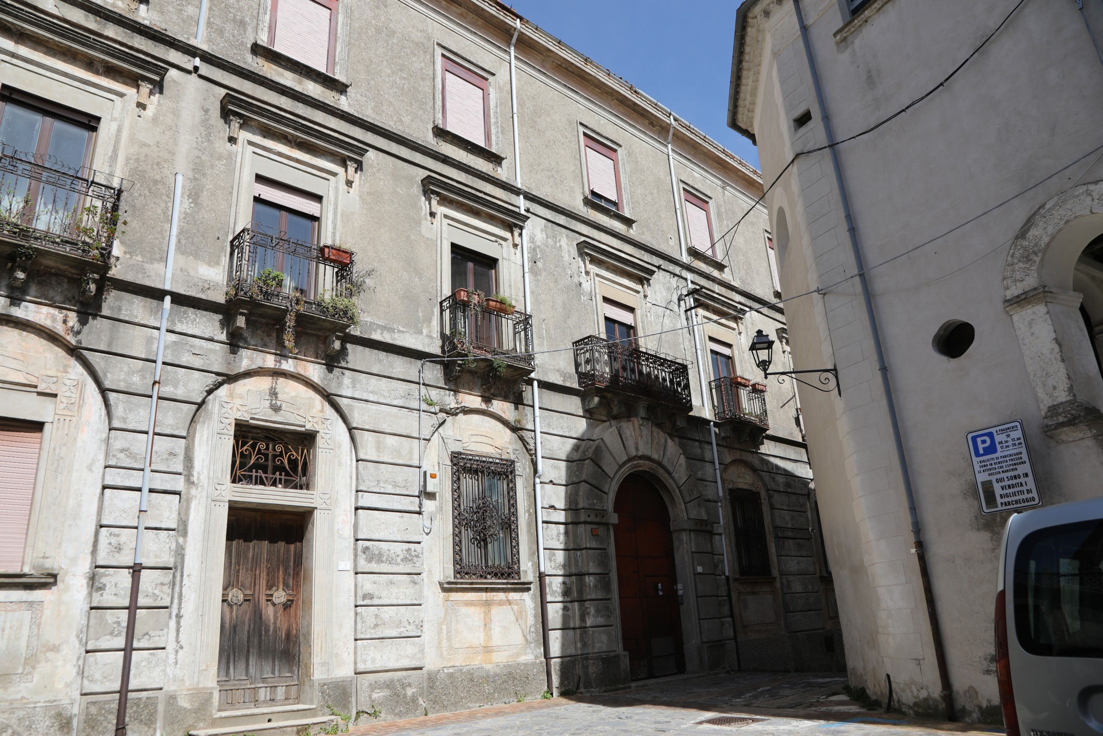 Prospetto laterale del palazzo