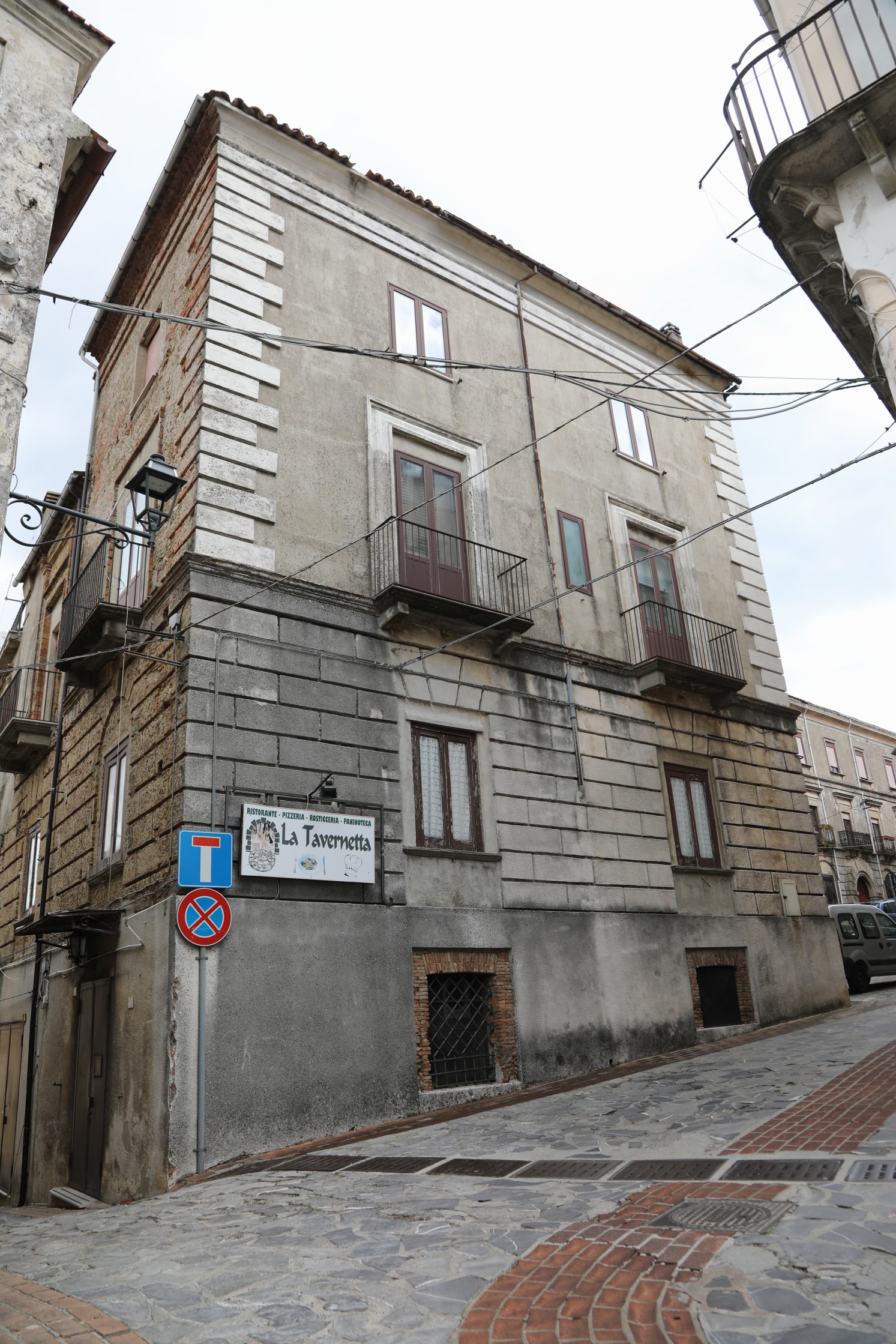 Prospetto laterale del palazzo